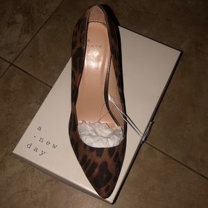 Beautiful brown & black zebra heels